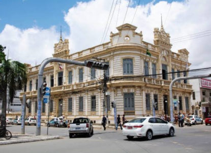 Prefeitura notifica empresas de intermediação de mão de obra por atrasos salariais